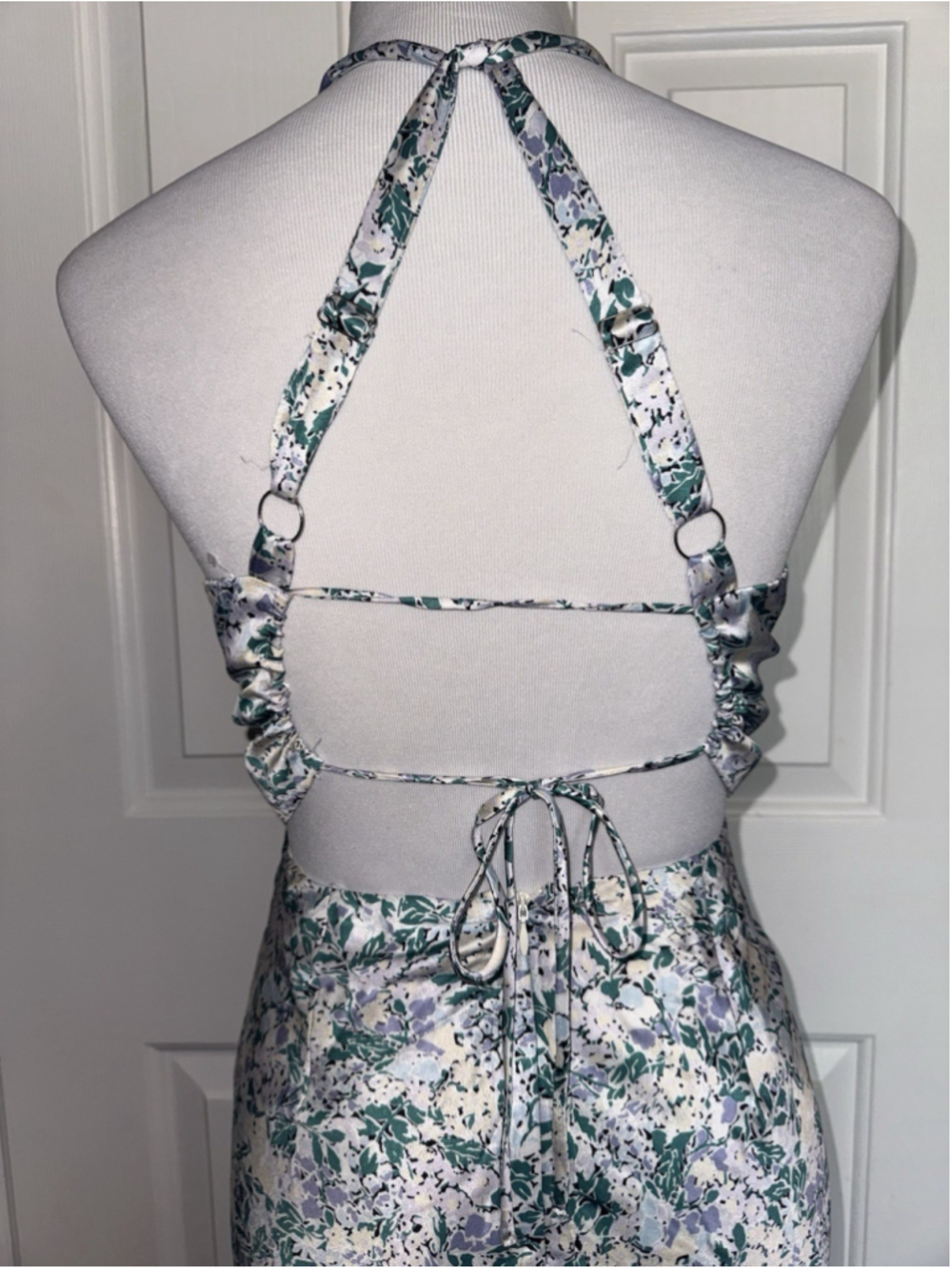 ASTR Floral Satin Halter Midi Dress Open Back S Feminine Floral Wedding Guest - Picture 6 of 13